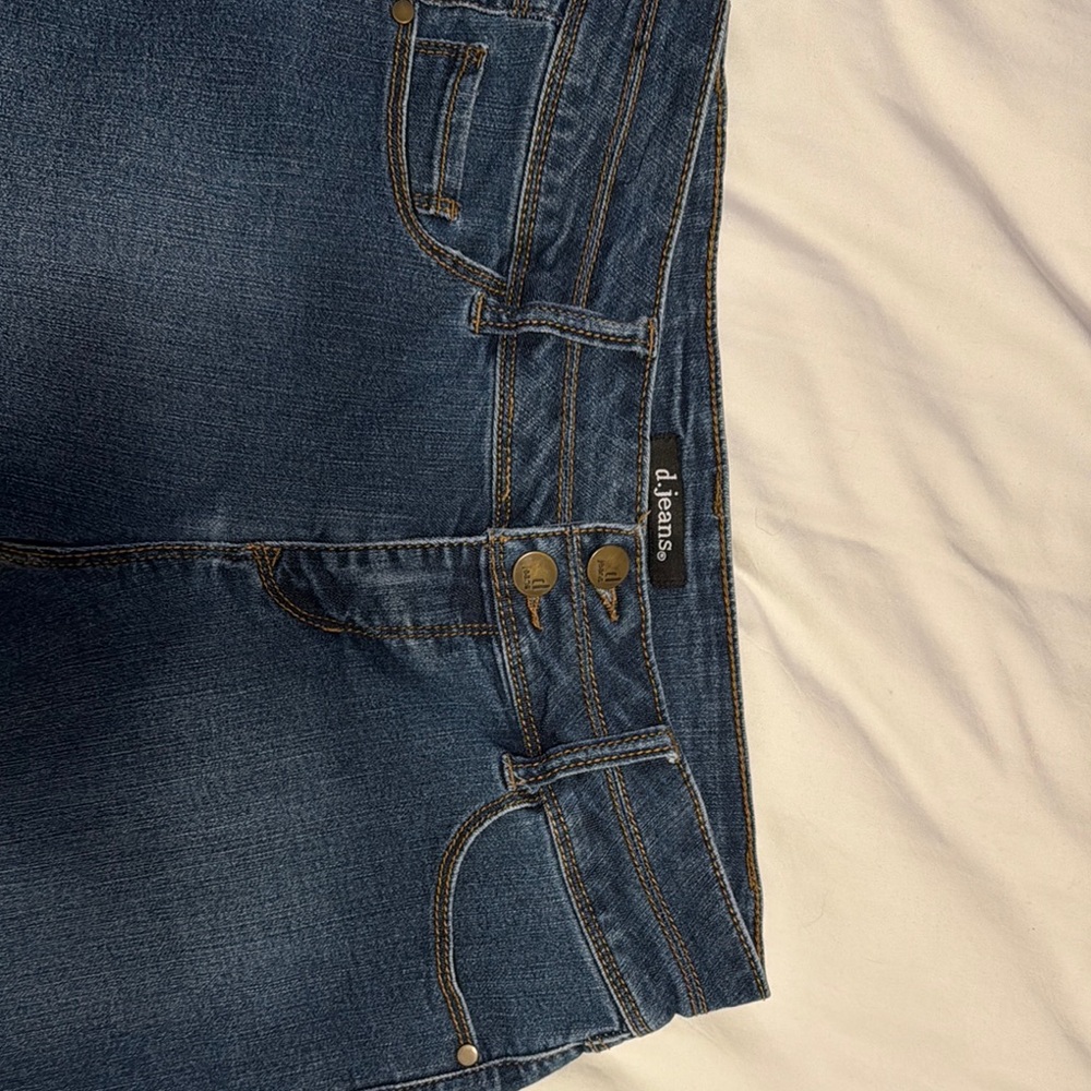 d. jeans Blue Jean Shorts with Classic Style - Picture 5 of 9